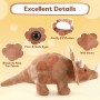 Brauner Triceratops Plüsch-Dinosaurier, ultraweiches Kuscheltier für Kinder, ideal für Abenteuer und Spielzimmer.