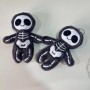 Llavero de peluche de Halloween con forma de calavera pequeña, colgante de peluche