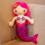 Muñeca de princesa sirena kawaii con lentejuelas suaves y cola de pez.